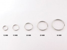 Ring wykonany z metalu